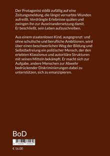 Rückseite eines Buches mit Text über einen Protagonisten, der sein Leben aufschreibt und gegen Diskriminierung kämpft. Preis: €16,00.