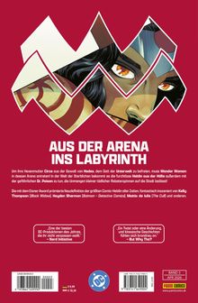 Titel: "Aus der Arena ins Labyrinth". Beschreibung: Wonder Woman muss gegen Hades antreten. Rote Hintergrundfarbe und eine stilisierte Illustration.