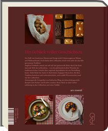 Ein Gebäck voller Geschichten. Arrangements von Lebkuchen und Desserts, kunstvoll auf Tellern präsentiert.