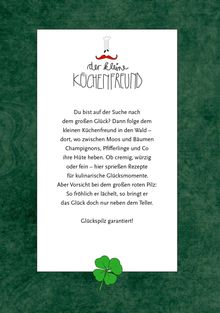 "Der kleine Küchenfreund" in verspielter Schrift mit rotem Schnurrbart und Kochmütze. Text über Pilze und Glück.