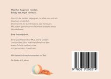 Text: Maxi hat Angst vor Hunden. Bobby hat Angst vor Maxi.
Illustration: Ball, Tuch und Barcode unten rechts.