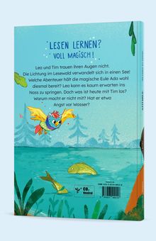 "Lesen lernen? Voll magisch!" Lea und Tim entdecken einen verzauberten See. Eine bunte Eule fliegt, Fische im Wasser.