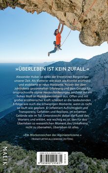„ÜBERLEBEN IST KEIN ZUFALL.“ Kletterer an Felswand über Meer. Log-in Text: „Malik“ an der Seite.
