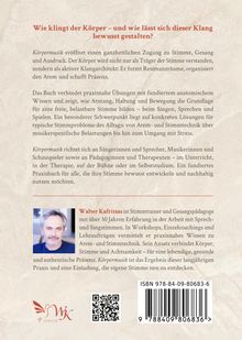 Texte: "Wie klingt der Körper – und wie lässt sich dieser Klang bewusst gestalten?" und Infos über das Buch "Körpermusik". Unten Bild eines Mannes. Links unten ein Logo.
