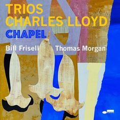 „TRIOS CHARLES LLOYD CHAPEL Bill Frisell Thomas Morgan“ vor abstrakten Formen in Blau, Braun und Beige.