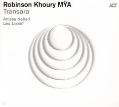 "Robinson Khoury MŸA, Transara, Anissa Nehari, Léo Jassef". Stilisierte konzentrische Kreise in Weiß auf hellem Hintergrund.