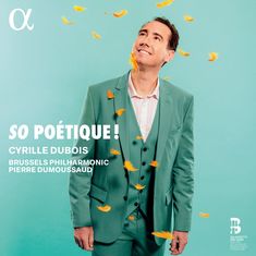 Texte: "So Poétique! Cyrille Dubois, Brussels Philharmonic, Pierre Dumoussaud." Mann in grünem Anzug, umgeben von gelben Federn.