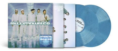 "Millennium 2.0", "Backstreet Boys", "Düsseldorf Edition". Fünf Männer in weißen Outfits, zwei blaue Schallplatten.