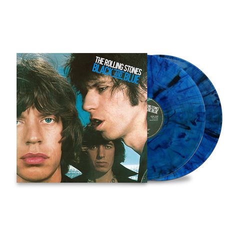 "The Rolling Stones Black and Blue" in weiß-blauer Schrift. Cover zeigt Gesichter, dahinter zwei blaue Schallplatten.