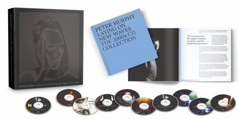 PETER MURPHY LAYING ON NEW WAVES THE 2000s CD COLLECTION. Elf CDs und eine offene Broschüre mit Text über Peter Murphys Werk.
