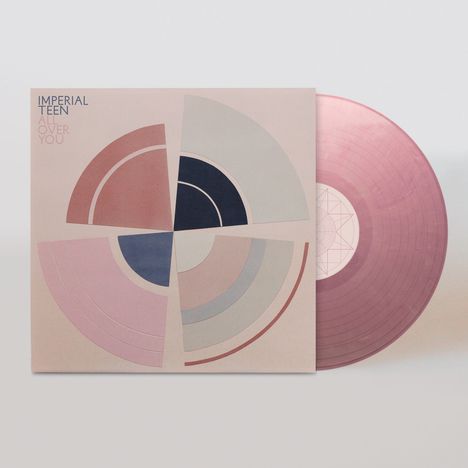 "IMPERIAL TEEN ALL OVER YOU" steht oben links. Eine Schallplatte in Rosa zeigt geometrische Muster in Rosa, Blau und Grau.