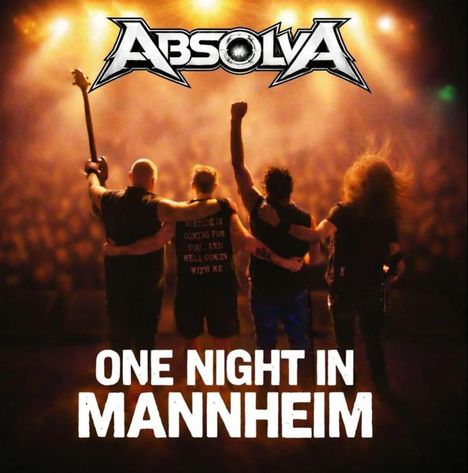 "ONE NIGHT IN MANNHEIM" steht unten in weiß. Vier Personen umarmen sich vor jubelndem Publikum. Oben das Logo "ABSOLVA".