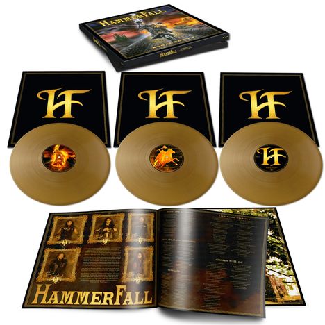 „HammerFall“ in goldener Schrift auf Box, Schallplatten und Booklet. Drei goldene Schallplatten mit Logo und Bildern.