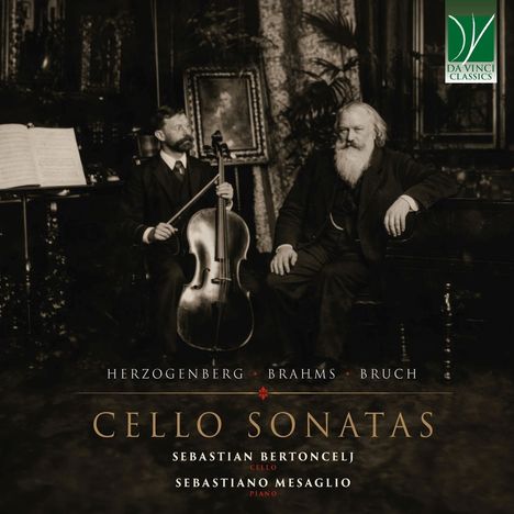 "Herzogenberg, Brahms, Bruch. Cello Sonatas. Sebastian Bertoncelj, Cello. Sebastiano Mesaglio, Piano."  
Schwarzweißfoto zweier Männer in Anzügen, einer mit Cello, der andere sitzt. Oben rechts Logo "Da Vinci Classics".