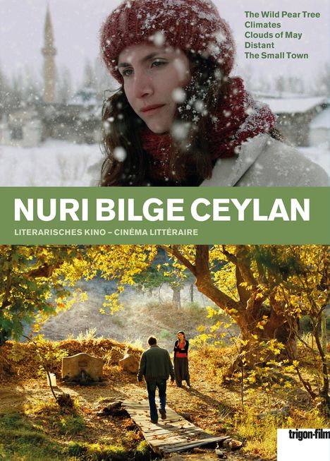 NURI BILGE CEYLAN. Eine Frau im Schnee, darunter ein Mann, der auf einem Holzsteg zu einer Frau im herbstlichen Wald geht.