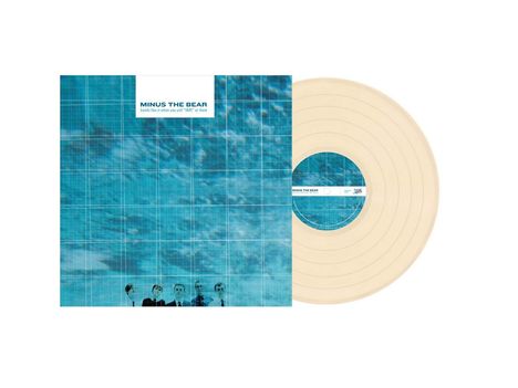 "MINUS THE BEAR" oben auf blauem Raster. Unten fünf Männer. Vinyl daneben in hellem Beige. Cover im Hintergrund.