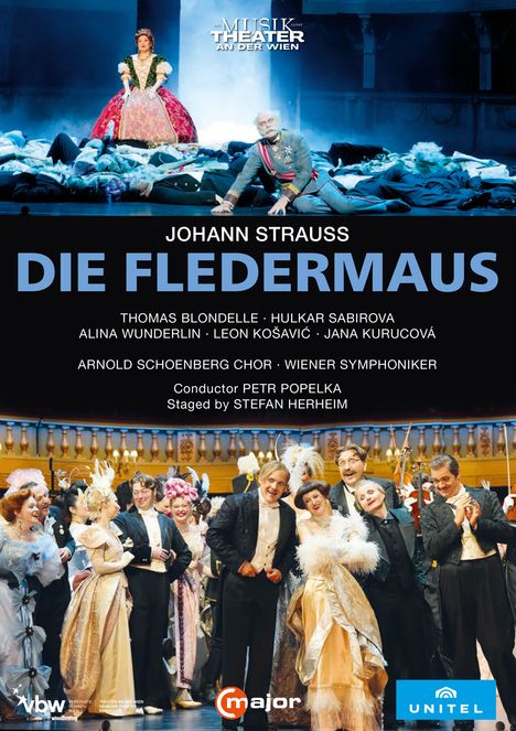 "Musiktheater an der Wien, Johann Strauss, Die Fledermaus. Schauspieler in opulenten historischen Kostümen auf der Bühne."