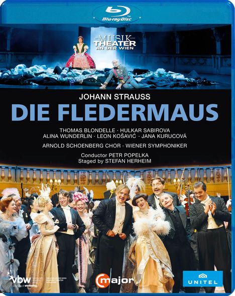 Blu-ray-Cover für "Die Fledermaus" von Johann Strauss am Theater an der Wien, bunt gekleidete Darsteller.