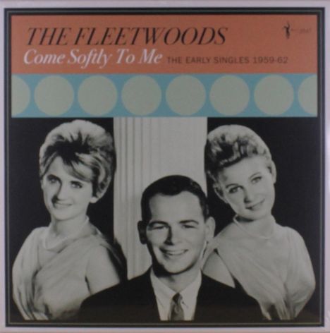 Cover von "THE FLEETWOODS Come Softly To Me", zeigt drei lächelnde Personen in Schwarzweiß.