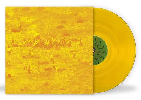 Das Bild zeigt eine gelbe Vinyl-Schallplatte und ein hellgelbes Cover mit schemenhaften Figuren in einer Landschaft.