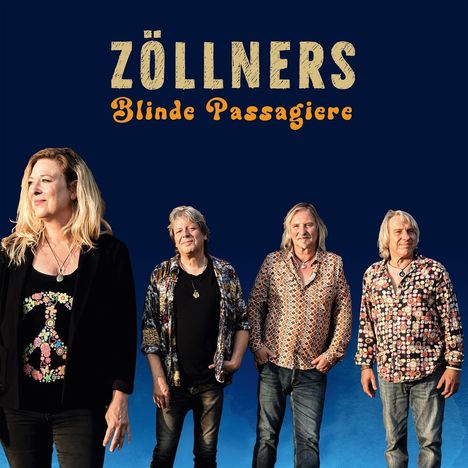„ZÖLLNERS Blinde Passagiere“ steht oben. Vier Personen lächeln, farbenfrohe Kleidung, blauer Hintergrund.