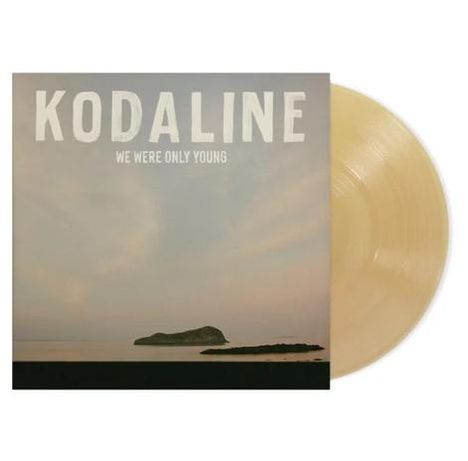 „KODALINE“ und „WE WERE ONLY YOUNG“ auf dem Albumcover. Ein ruhiger Himmel über einem kleinen Inselmotiv. Goldenes Vinyl.