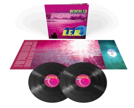 "The Black Sessions," "Revealed," "R.E.M." Zwei Schallplatten, ein pinkes Cover mit Seelandschaft und eine geöffnete Hülle.