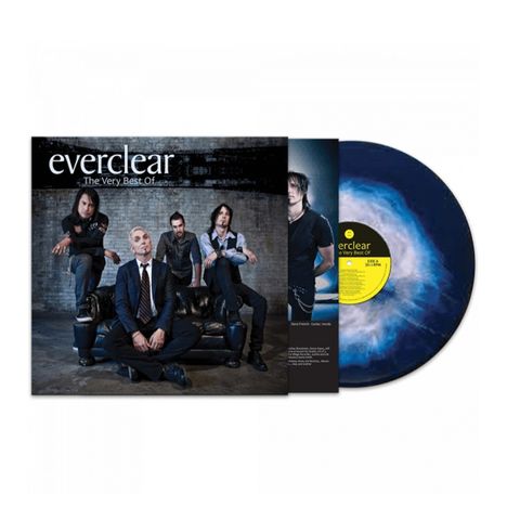 Text: "everclear The Very Best Of". Cover zeigt eine Band auf einem Sofa und eine blaue Schallplatte im Hintergrund.