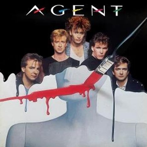 Der Text "AGENT" erscheint oben. Ein Pinsel malt rote und schwarze Linien über weiße Wellen; fünf Männer sind sichtbar.
