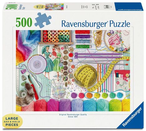 „Ravensburger Puzzle“ und „500“ in grün. Bunte Nähutensilien mit Garn, Stoffen, Maßband und Pinseln.