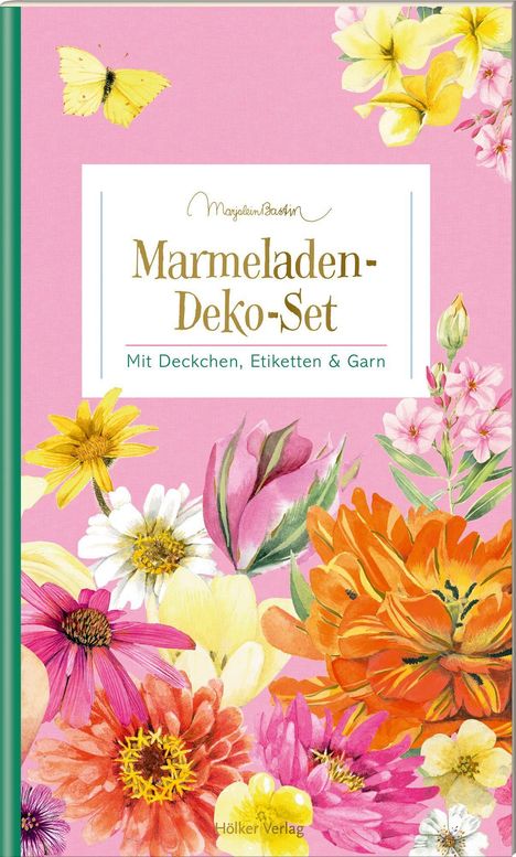 "Marmeladen-Deko-Set. Mit Deckchen, Etiketten & Garn. Gelbe und bunte Blumen vor rosa Hintergrund mit Schmetterling."