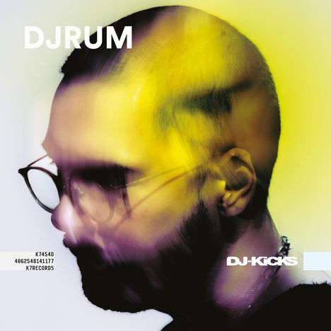 DJRUM oben links, DJ-KICKS unten rechts, K7454D 4062548141177 K7RECORDS links. Unscharfes Porträt mit gelbem Schimmer.