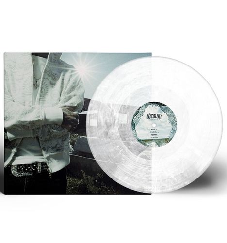 Weiße Schallplatte mit Text "crown", transparentes Design, Teil eines Albumcovers mit verschränkten Armen im Hintergrund.