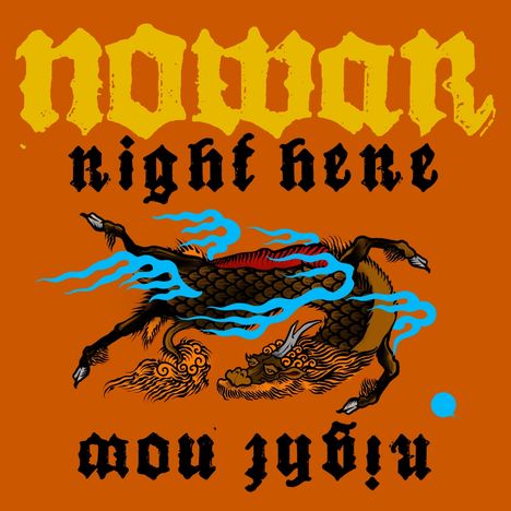 „nowar night here“ in gotischer Schrift, zentrales Design: Fabelwesen mit blauen Flammen auf orangefarbenem Hintergrund.