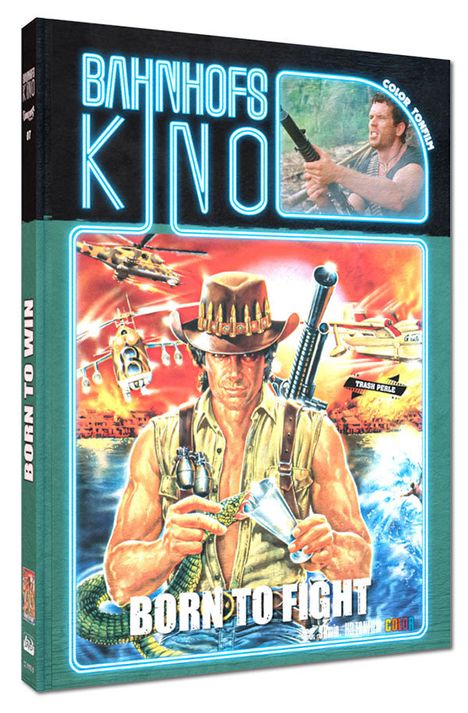 Ein muskulöser Mann mit Hut, umgeben von Helikoptern und Explosionen. Text: "BAHNHOFSKINO" und "BORN TO FIGHT".