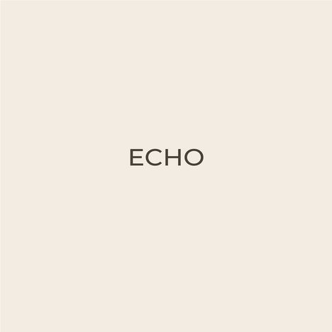 Der Text "ECHO" steht im Zentrum auf beigem Hintergrund.