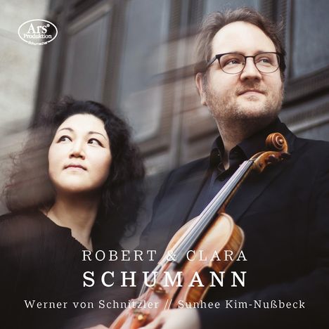 "Robert & Clara Schumann. Werner von Schnitzler // Sunhee Kim-Nußbeck." Zwei Personen schauen in dieselbe Richtung.