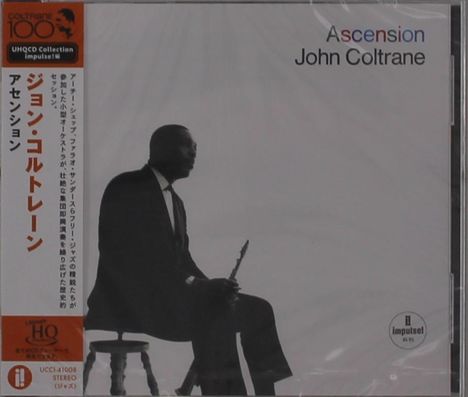 „Ascension John Coltrane“ steht oben rechts. Links vertikal: Japanische Schriftzeichen. Silhouette eines Mannes mit Saxophon.