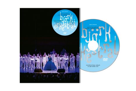 "björk orkestral" mit Chor und Dirigent, "recorded at harpa, reykjavík on 24th october, 2021". Konzertszene mit Sängern.