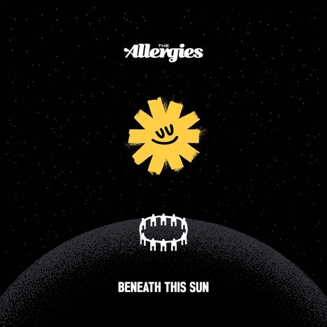 "The Allergies", "Beneath This Sun". Illustration: Eine gelbe Sonne mit Gesicht über einer Gruppe von Figuren auf einer Kugel.