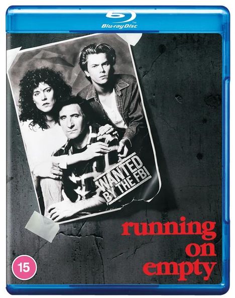 Text: "WANTED BY THE FBI", "running on empty". Schwarz-Weiß-Foto einer Gruppe; Blu-ray Hülle.