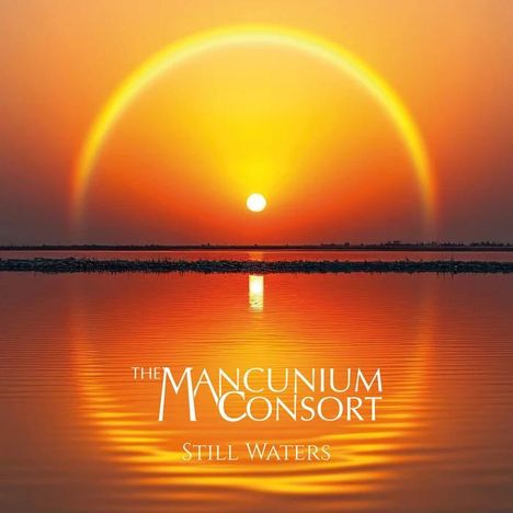"The Mancunium Consort, Still Waters." Ein Sonnenuntergang spiegelt sich im ruhigen Wasser unterhalb eines Regenbogens.