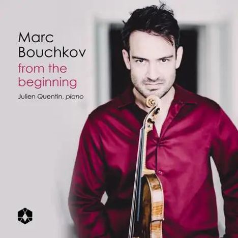 "Marc Bouchkov, from the beginning, Julien Quentin, piano." Ein Mann in rotem Hemd hält eine Geige.