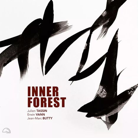 „INNER FOREST“, darunter Julien TASSIN, Erwin VANN, Jean-Marc BUTTY. Schwarze abstrakte Pinselstriche.