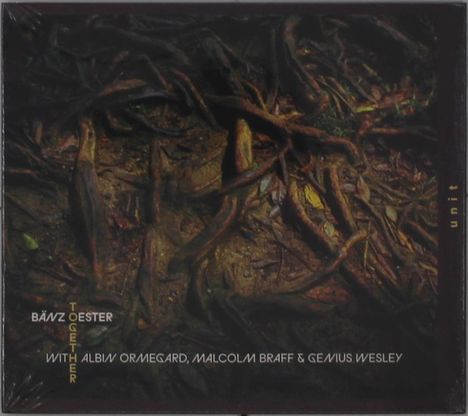 "BÄNZ OESTER TOGETHER WITH ALBIN ORMEGARD, MALCOLM BRAFF & GENIUS WESLEY." Wurzeln und Erde im Hintergrund.