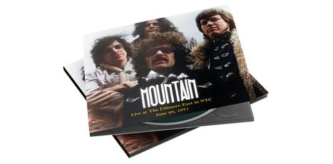 "MOUNTAIN Live at The Fillmore East in NYC June 28, 1971" auf einem Albumcover. Vier Männer im Hintergrund.