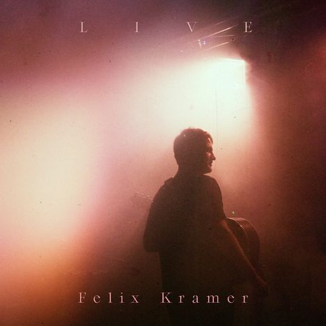 Text: "LIVE", "Felix Kramer". Silhouette einer Person mit Gitarre in farbigem Nebellicht.