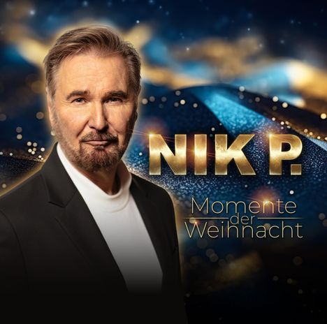 "NIK P. Momente der Weihnacht." Ein Mann in Anzug, mit Hintergrund aus Lichtern und funkelndem Blau.