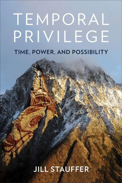 „Temporal Privilege: Time, Power, and Possibility“ von Jill Stauffer. Ein Berg mit gemalten Mustern ist zu sehen.