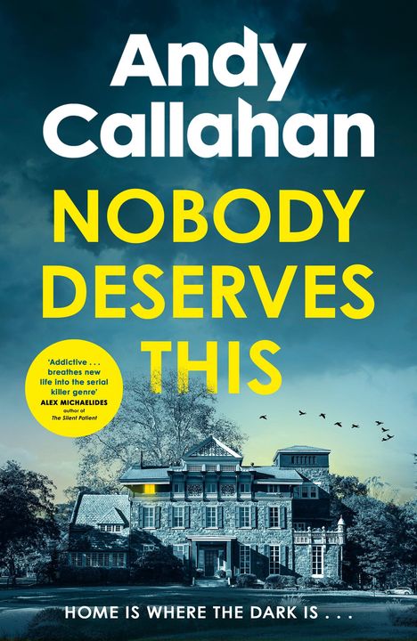 Oben steht "Andy Callahan". Darunter groß "NOBODY DESERVES THIS". Unten ein altes Herrenhaus vor einer dunklen Wolkendecke.
